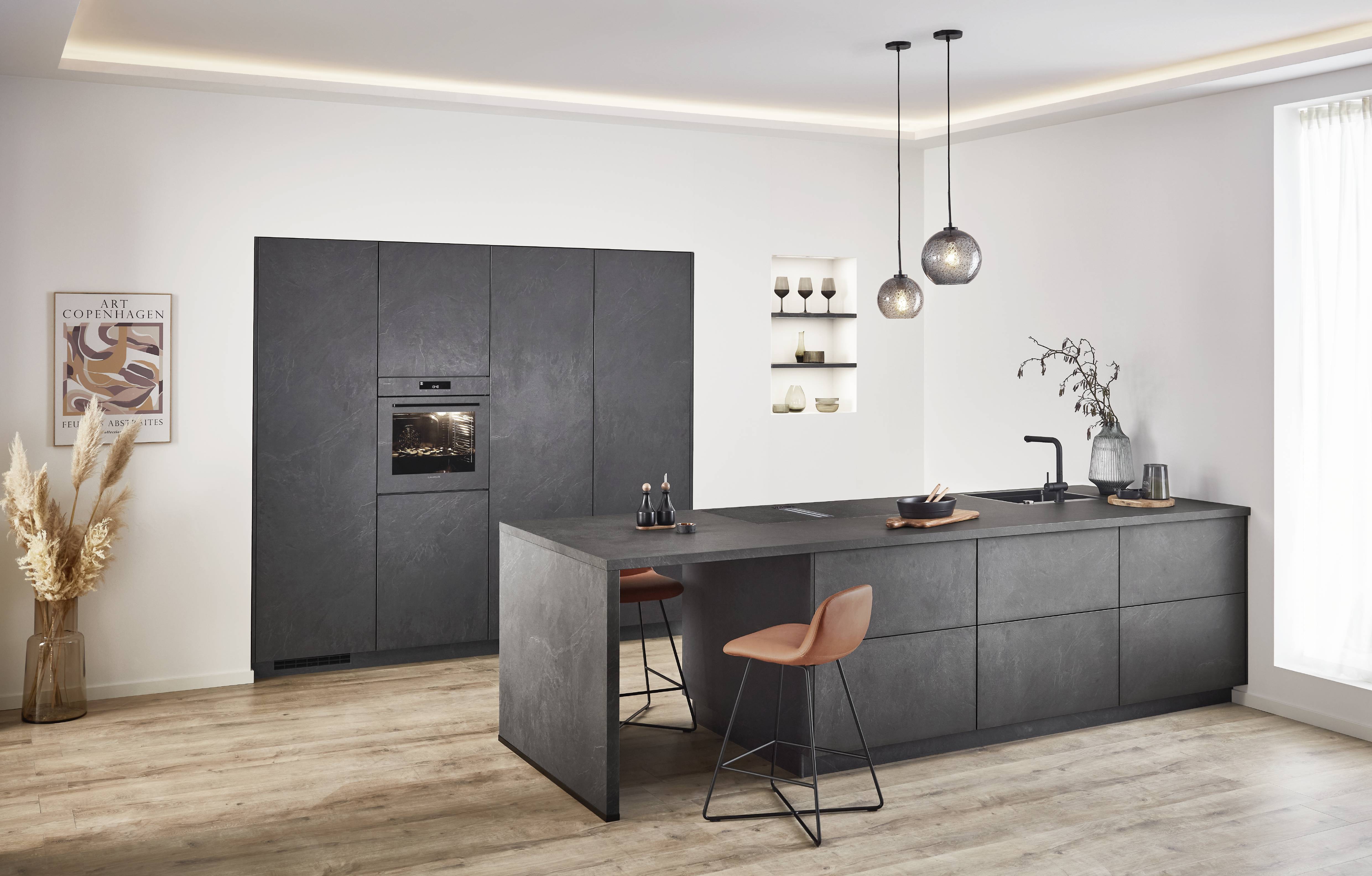 Nobilia StoneArt Thekeninsel und wandbündiger Gerätehochschrank