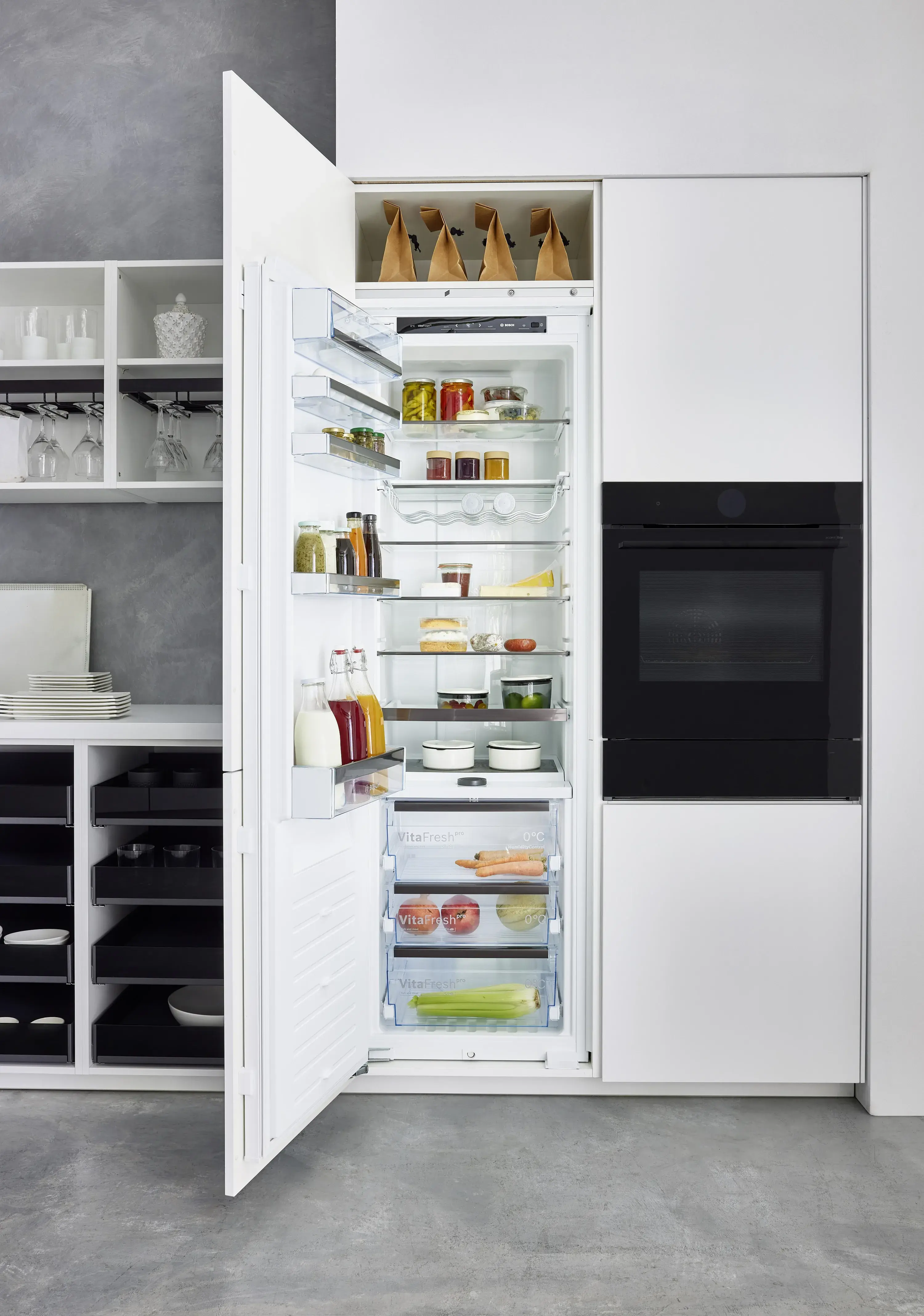 Geöffneter BOSCH-Kühlschrank mit 0-Grad-Fächern